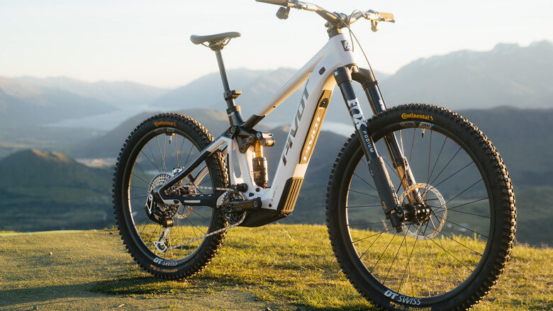 2018 Santa Cruz Nomad Carbon C XE - Reviews, Comparisons, Specs